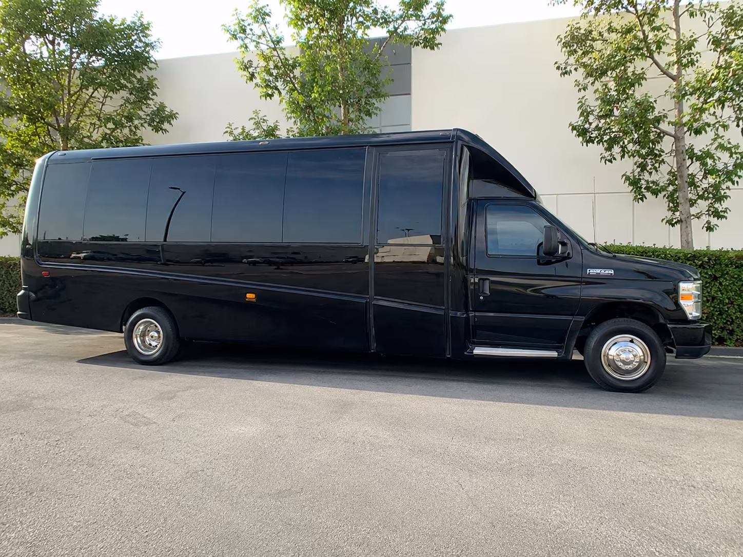 shuttle buses for watershed and paradiso festival groups near pasco